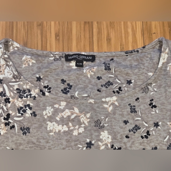 NWOT Mario Serrani Floral Top - Picture 5 of 8